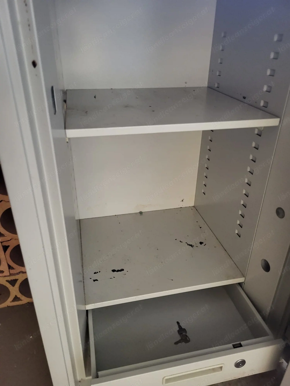 Großer Stahltresor mit Schubladenfach