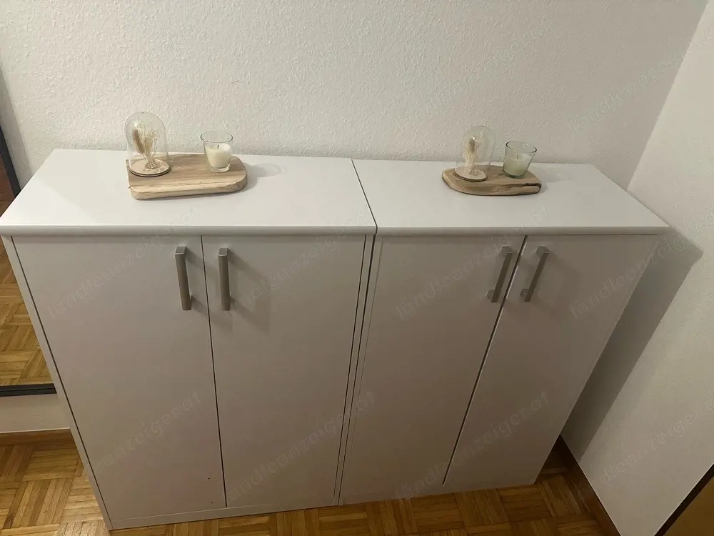 2  weiße Schuhschränke   sehr guter Zustand