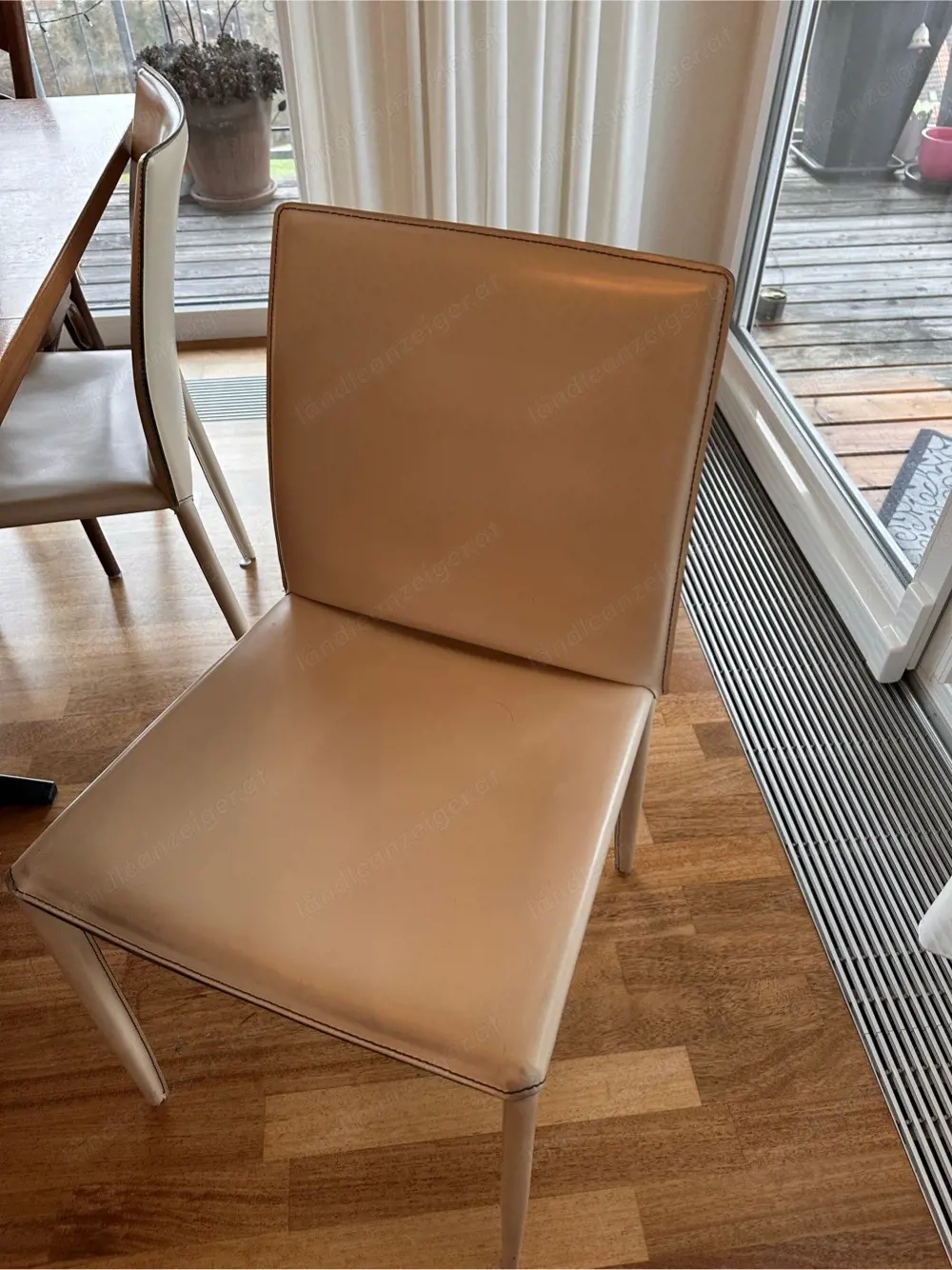 Massiver Holztisch mit Lederstühlen - Esszimmer Set