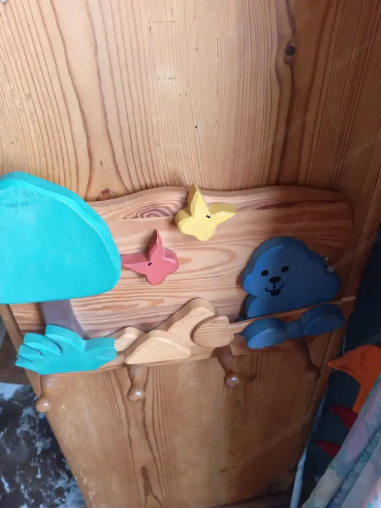 Kindergarderobe Vollholz ca 50 x30 cm.