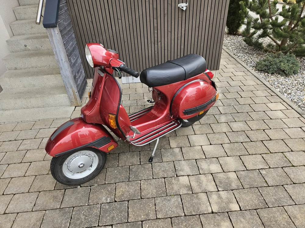 Vespa P200E
