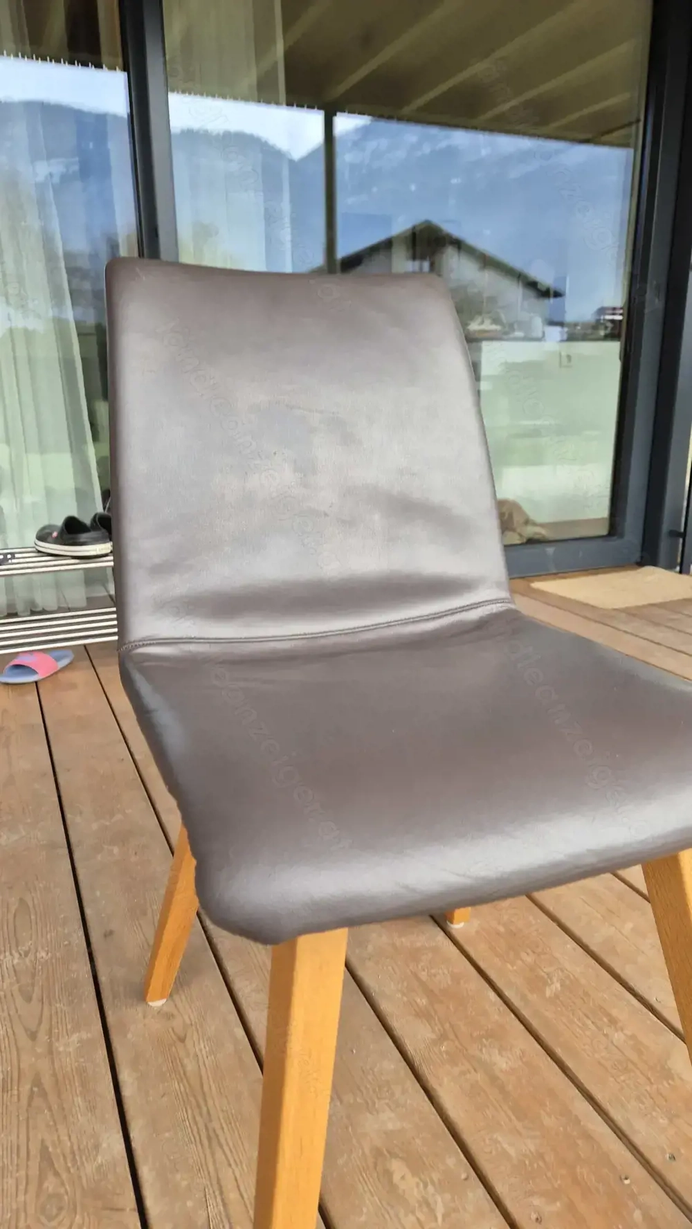 2 Esszimmerstühle zu verschenken