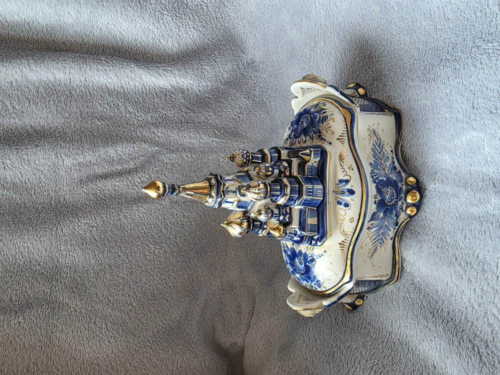 Handbemalte Porzellandose mit Deckel   Schlossmotiv   Blau Gold