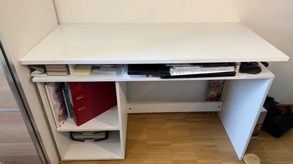 Schreibtisch