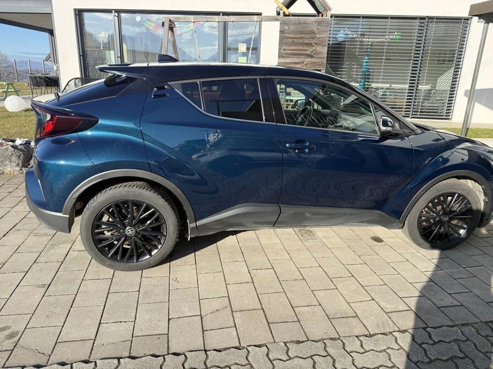 Toyota CH-R Hybrid Active Drive