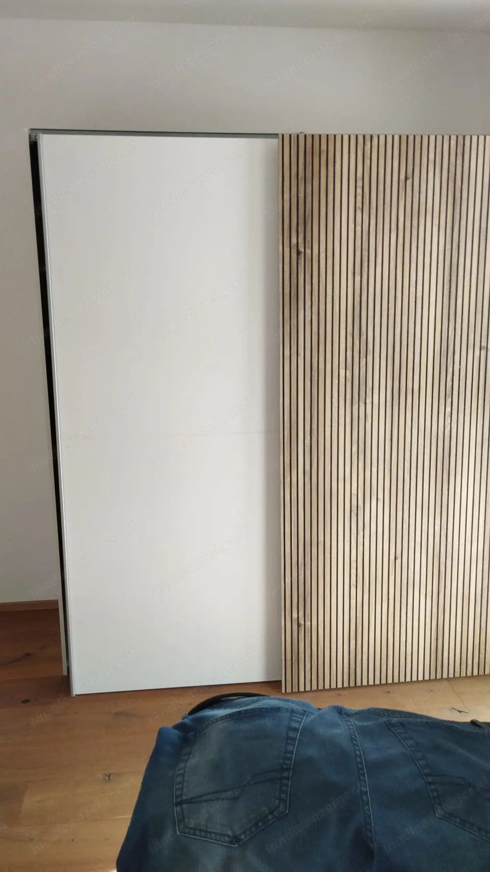 Schwebetührenschrank 