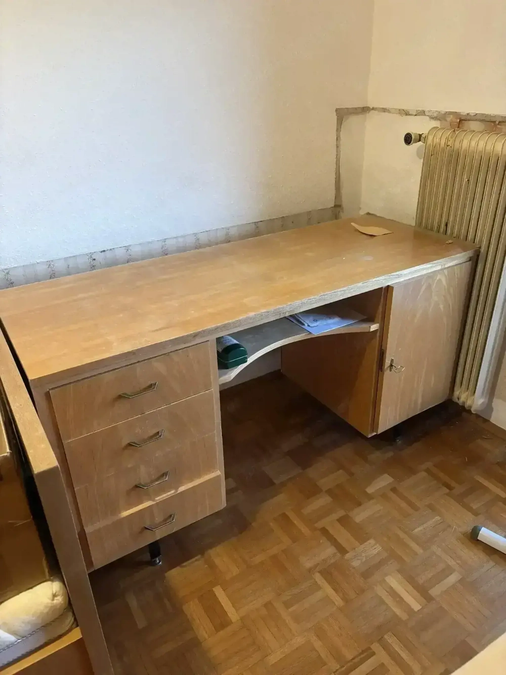 Schreibtisch zu verschenken 