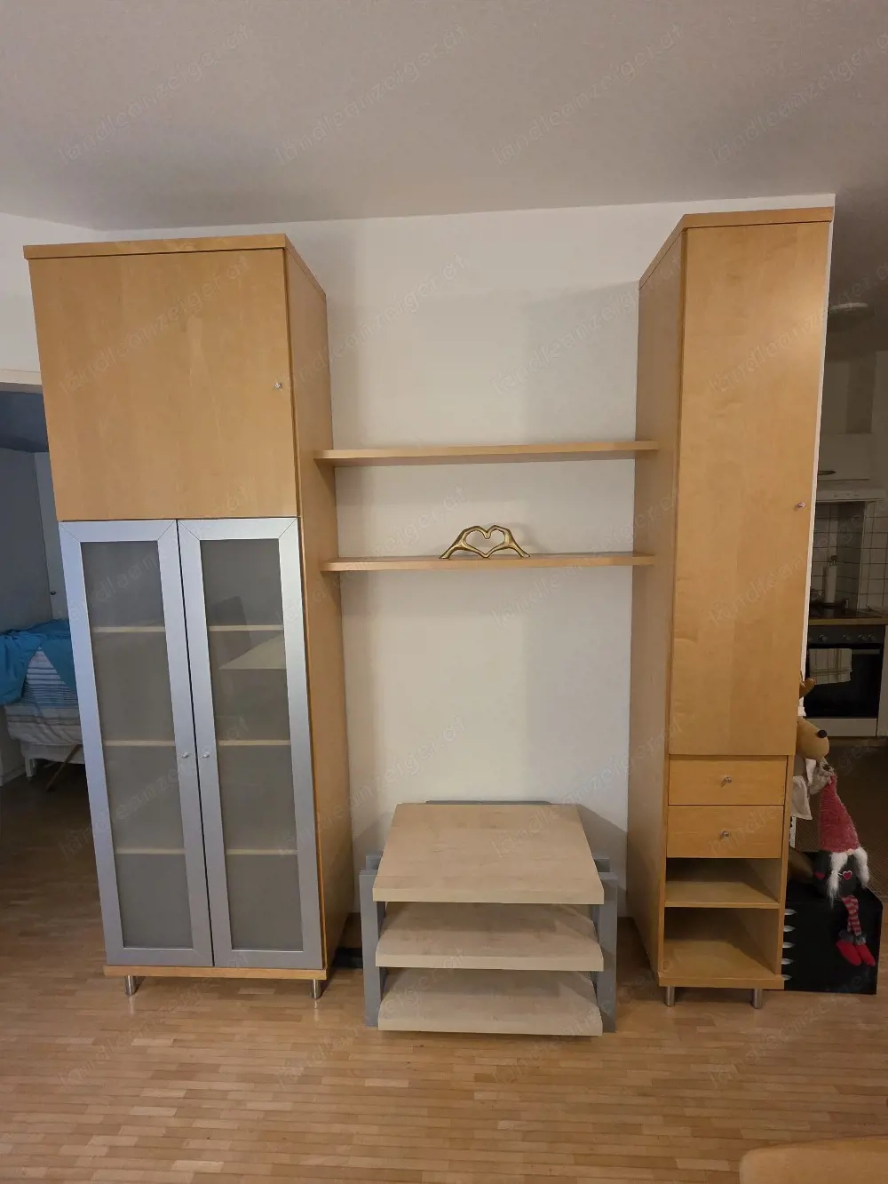 Wohnwand mit Fernsehtisch