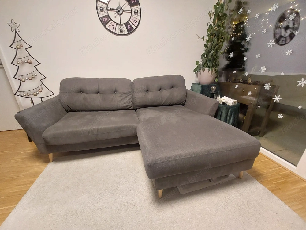 Couch L: 210cm   B: 155cm (Liegefläche)   B: 95cm 