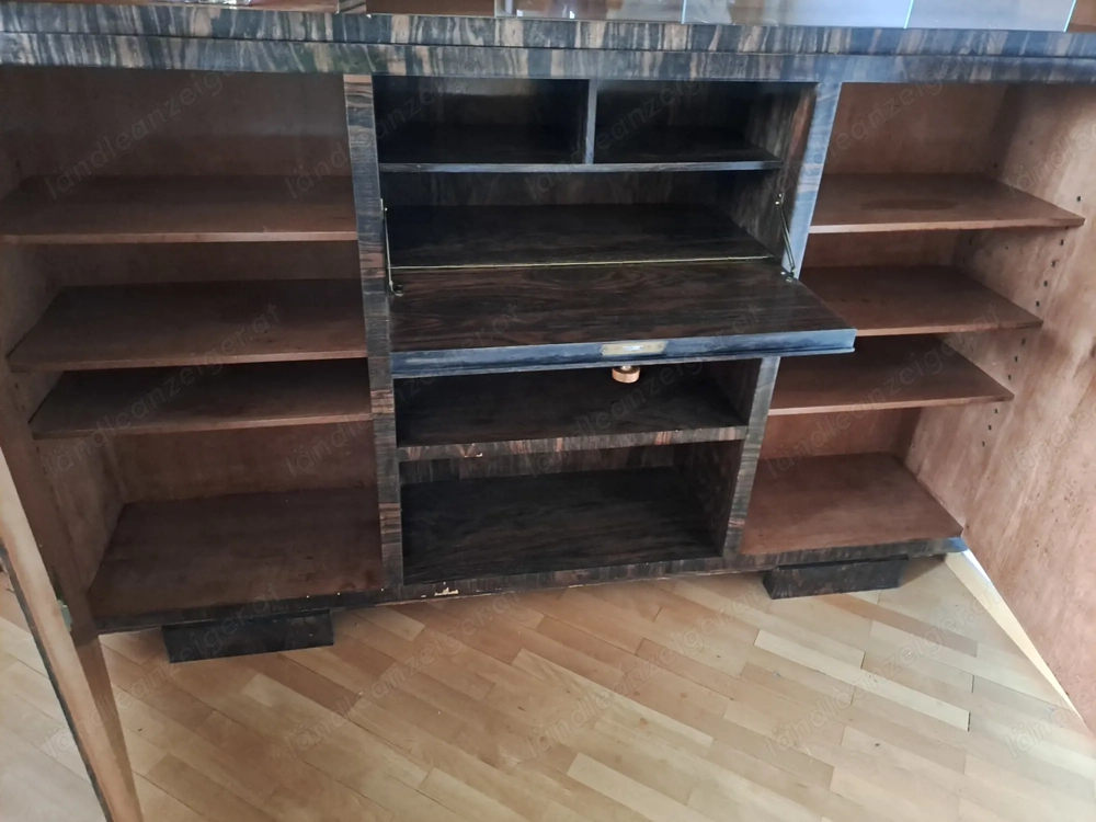 Holzschrank dunkel mit Glastüren