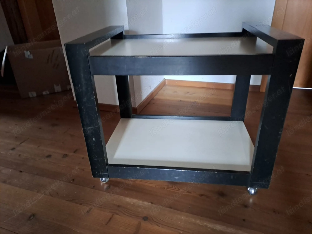 Servierwagen auf Rollen