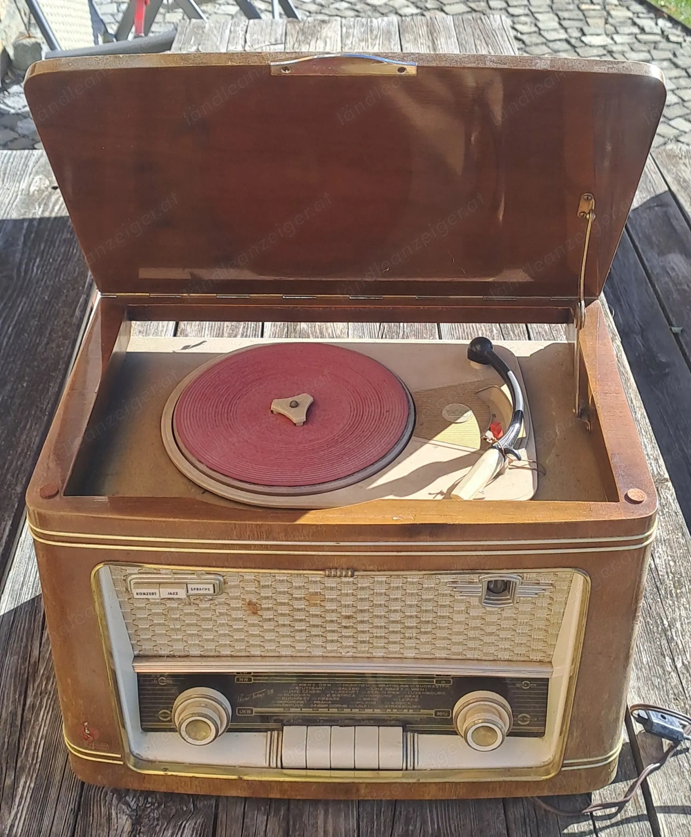 Radio Antiquität aus Holz