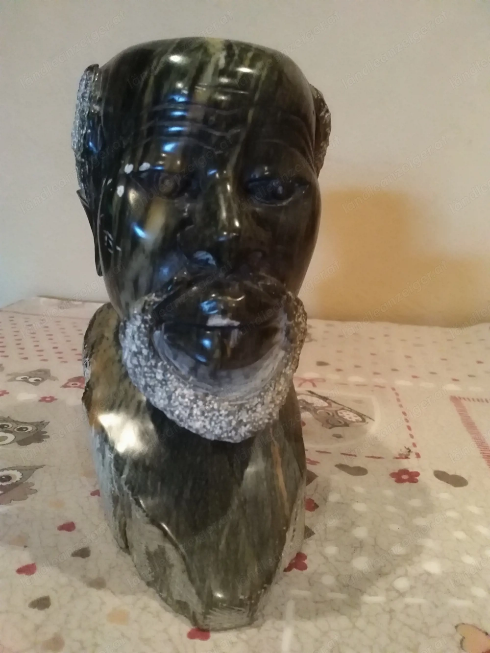 Figuren aus Stein bzw. Holz