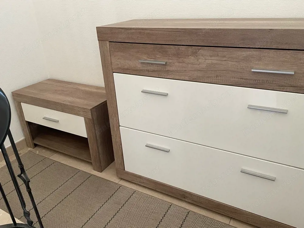 Schuhschrank und Sitzbank