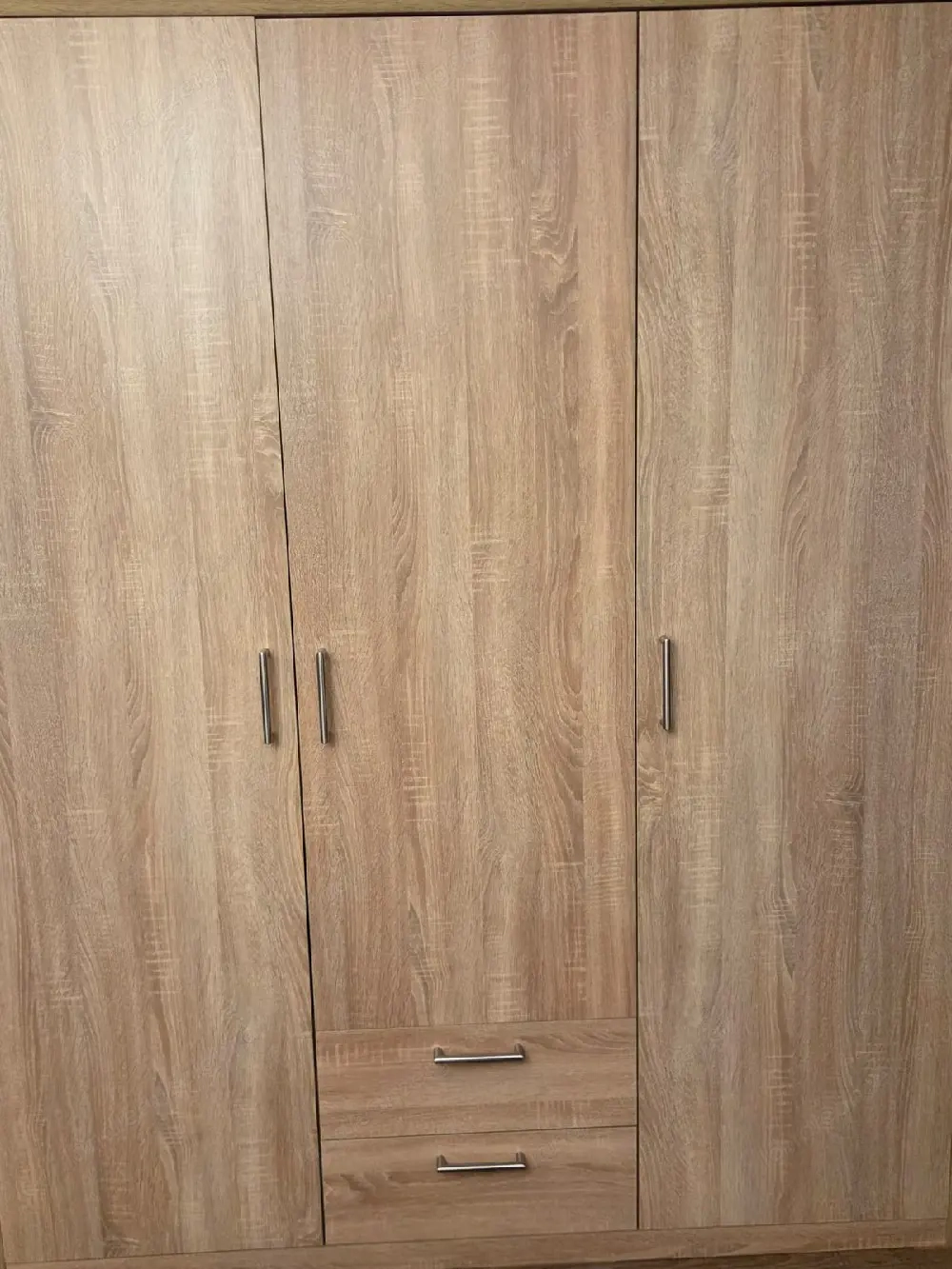 neuwertige Kleiderschränke 