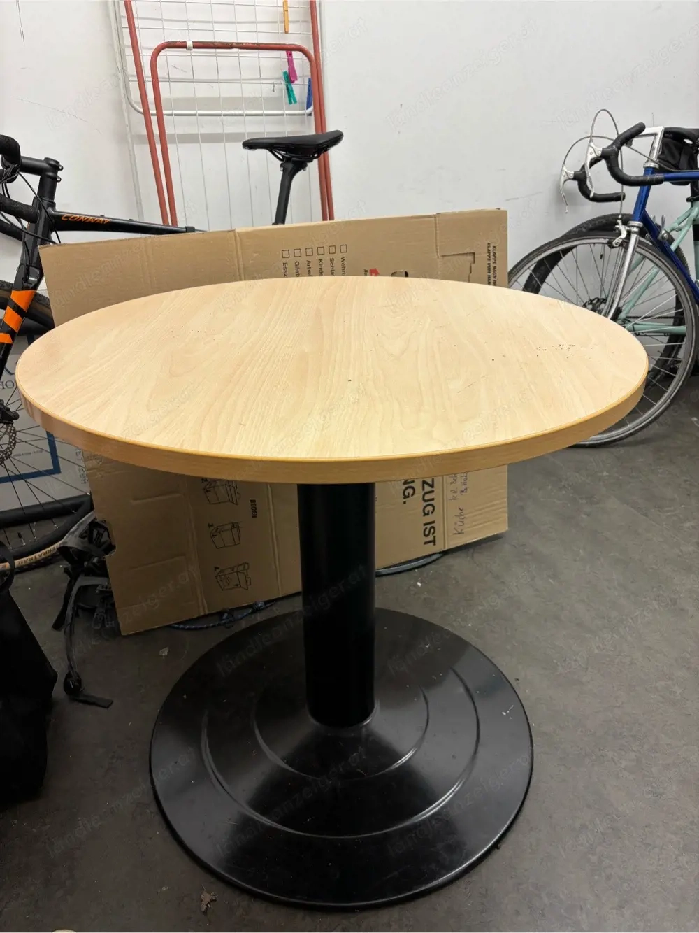 Tisch rund 
