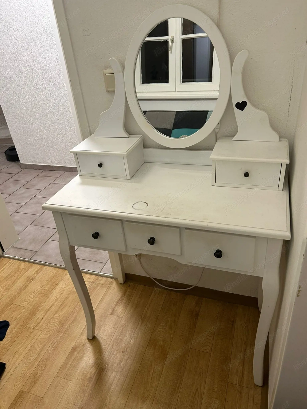 Ich verlose einen Schminktisch.