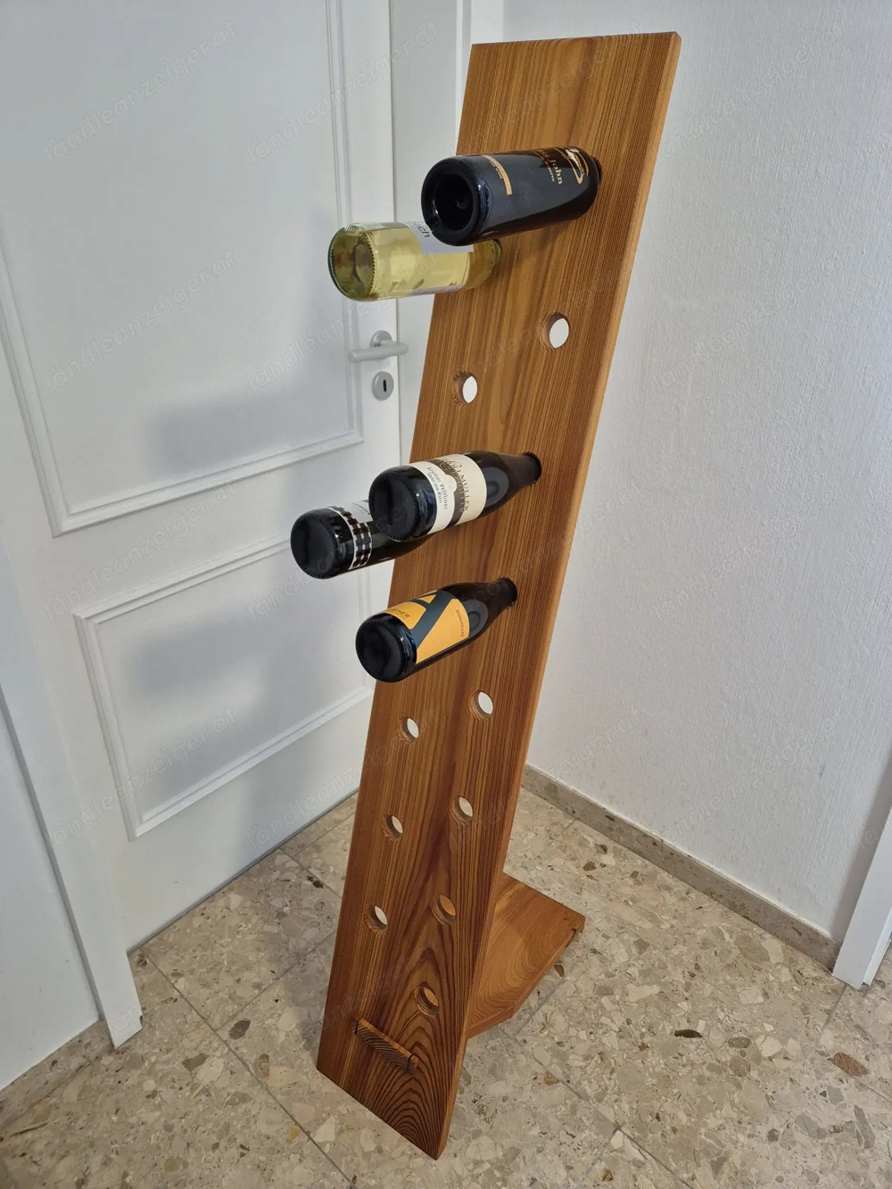 Weinregal aus Massivholz, Lärche geölt