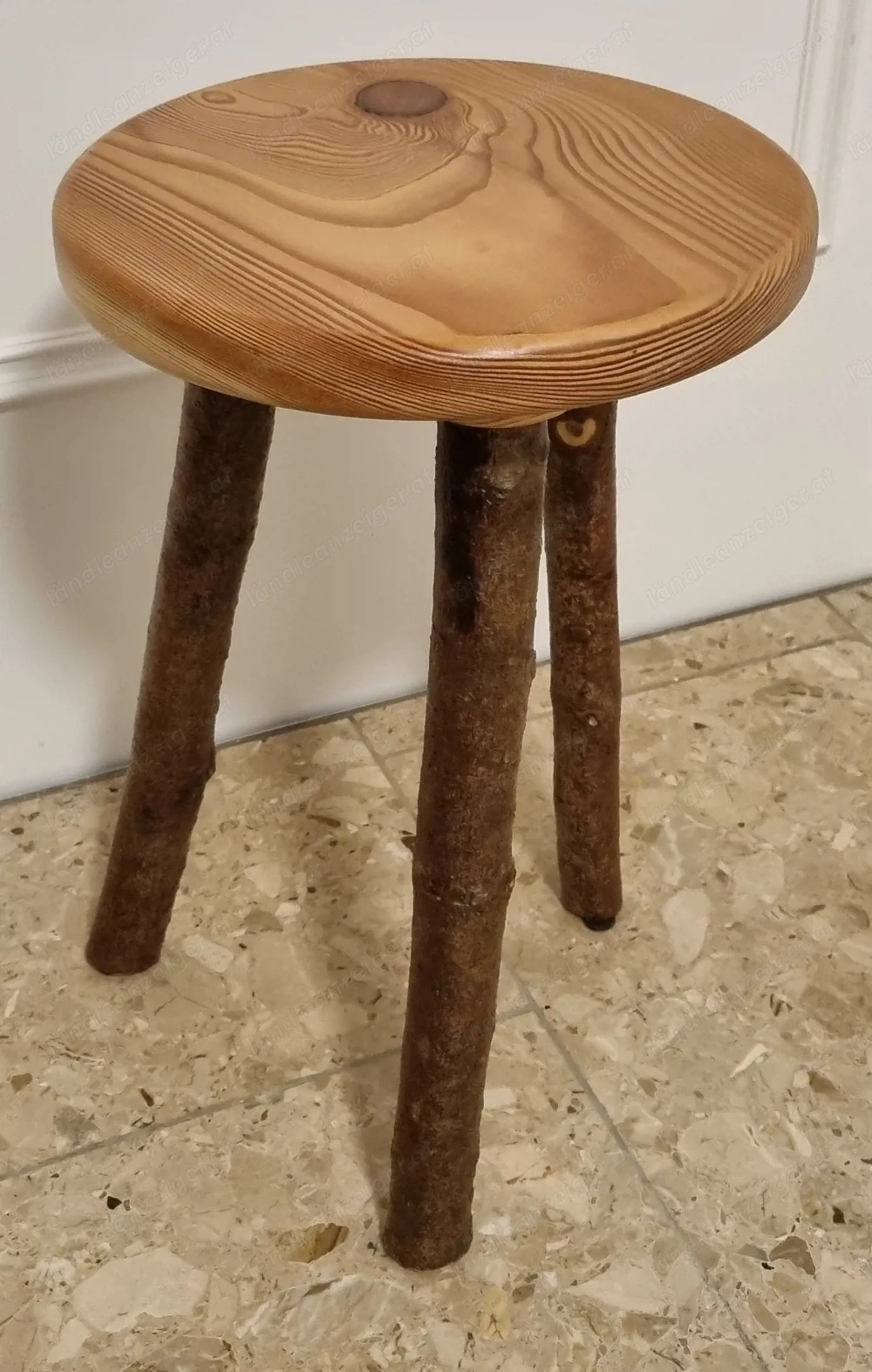 Holz Hocker aus Lärche und Ästen
