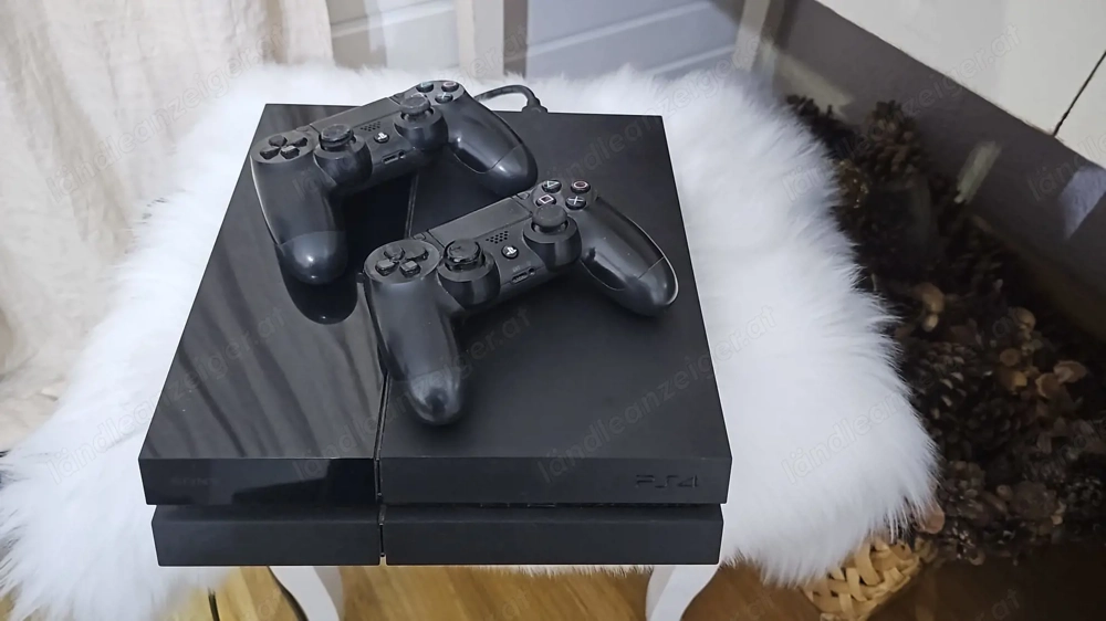 PS4 Playstation 4 500 GB mit 2 Controllern + 6 Spielen