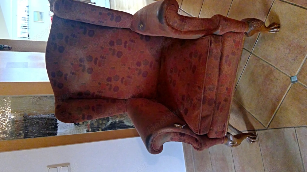 Massiver Ohrensessel