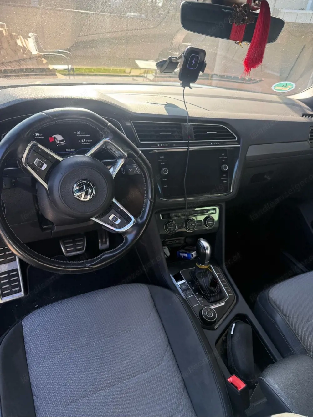 Volkswagen Tiguan 2.0 TDI DSG   Pickerl neu   190 PS  8-fach bereift