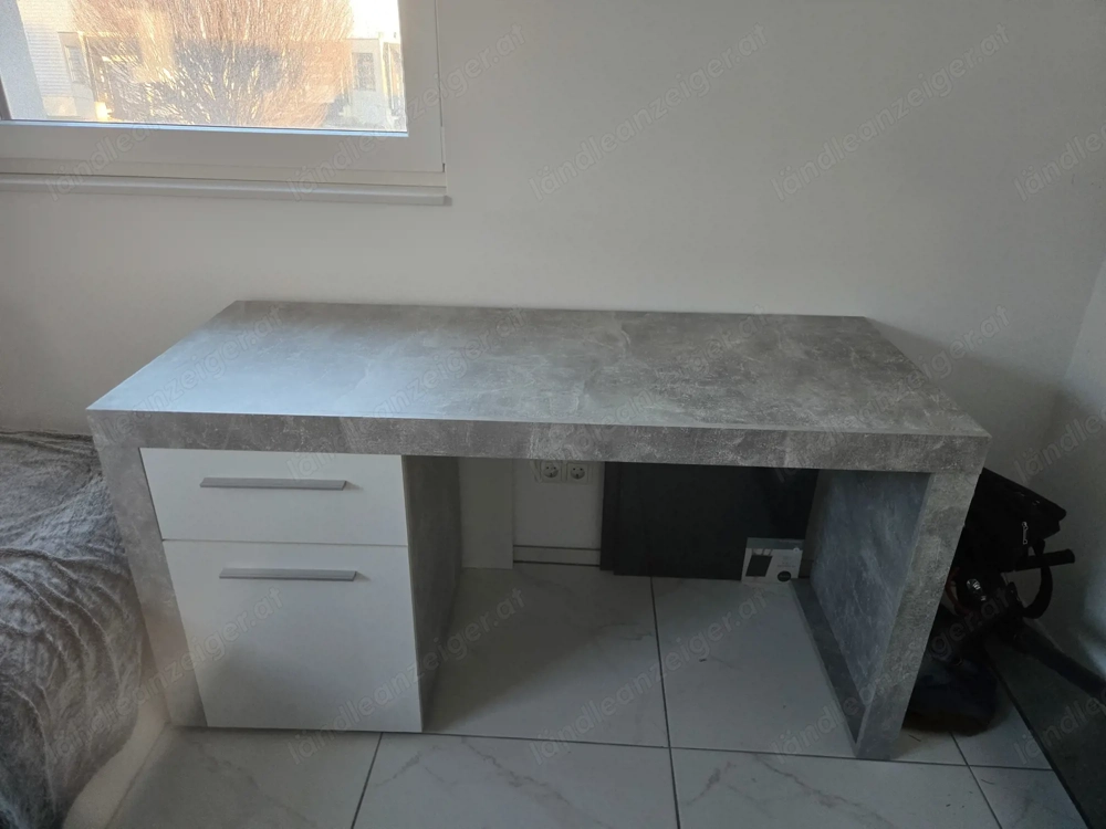 Schreibtisch  Bürotisch zu Verschenken 