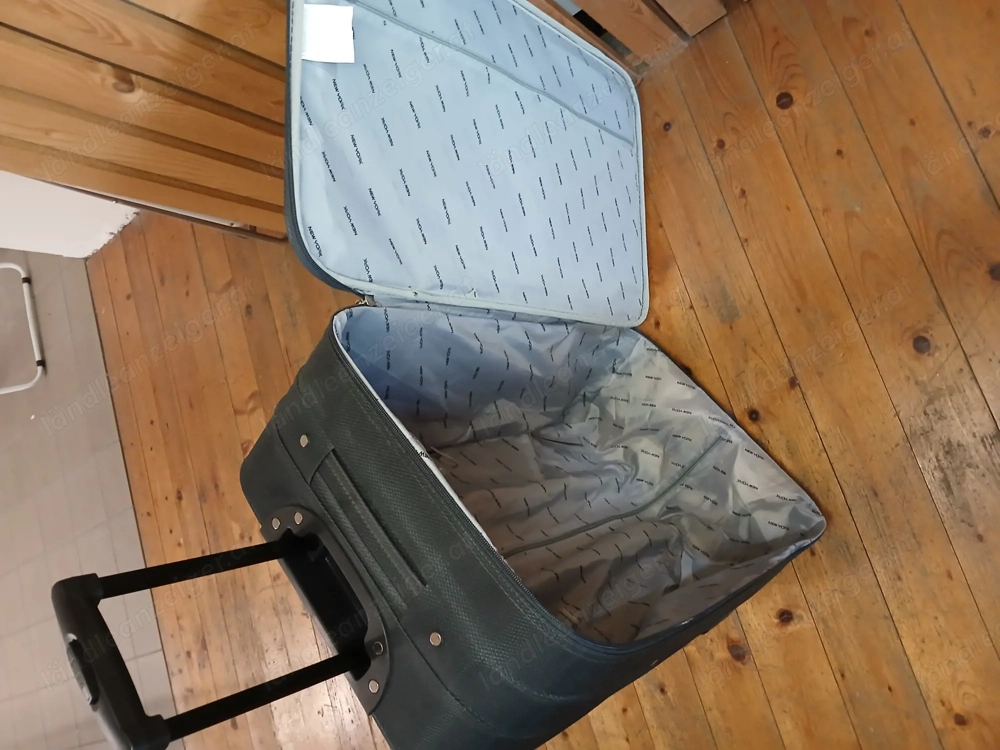 Neuer Reisekoffer