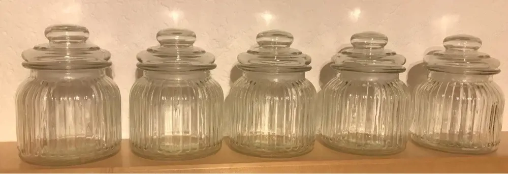 Vorratsgläser mit Deckel