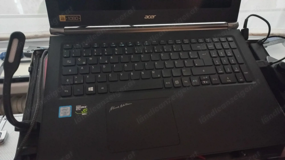 Diverse Laptops zu verkaufen.