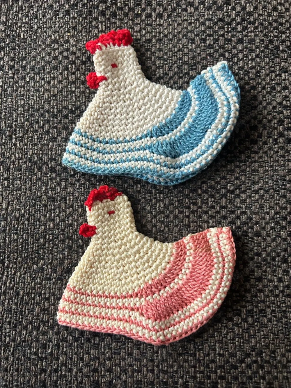 Handarbeit: 2 Eierwärmer