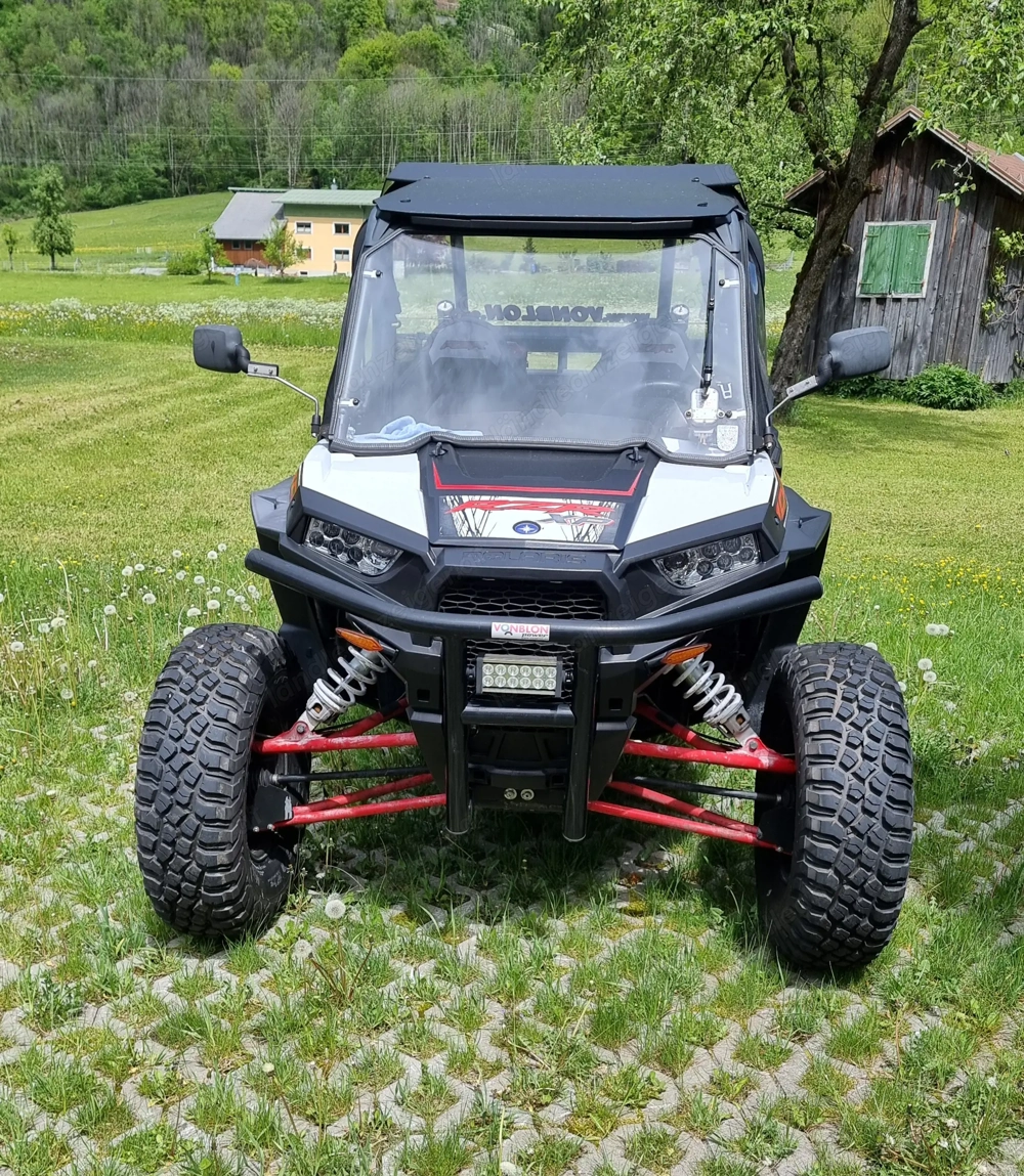Polaris Racer RZR 1000 XP