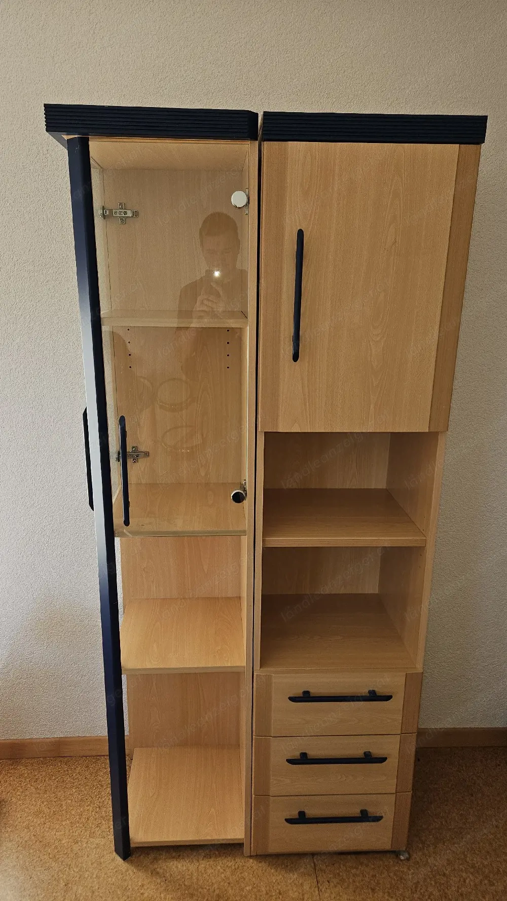 Schrank mit Vitrine 