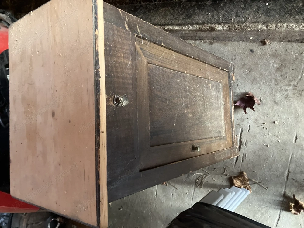 Altes Nachtkästchen zu verschenken