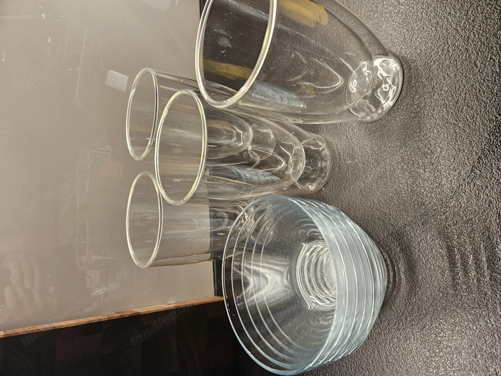 Gläser und Schälchen