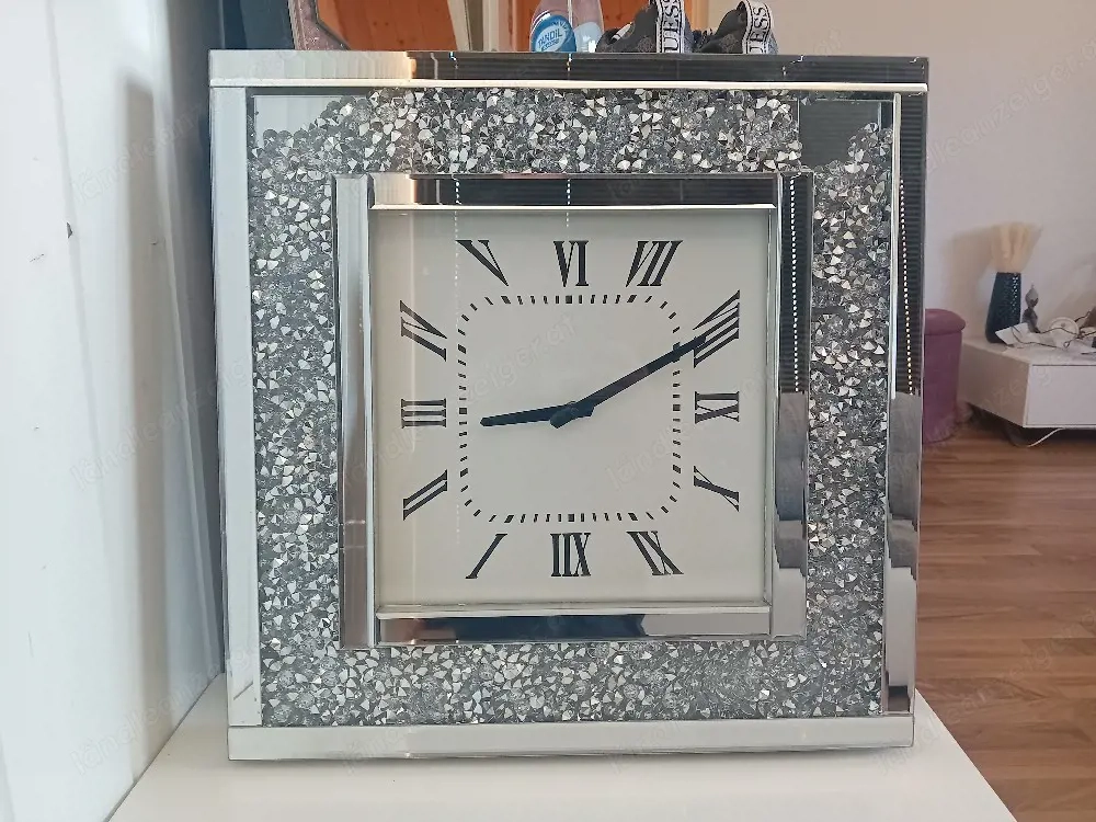 Wanduhr Kristall