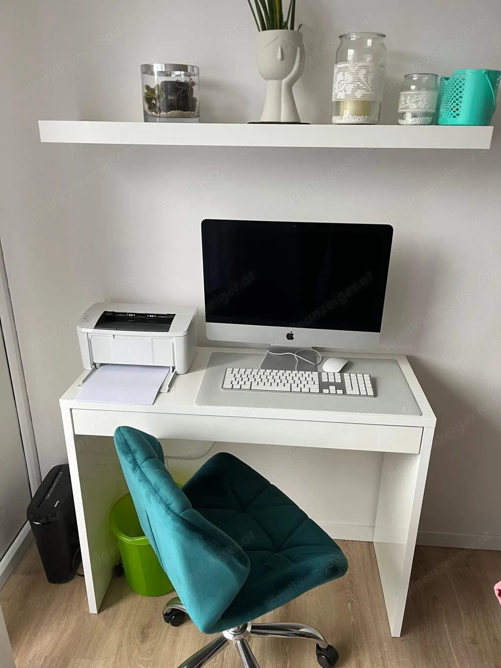 Schreibtisch + Stuhl + Regal