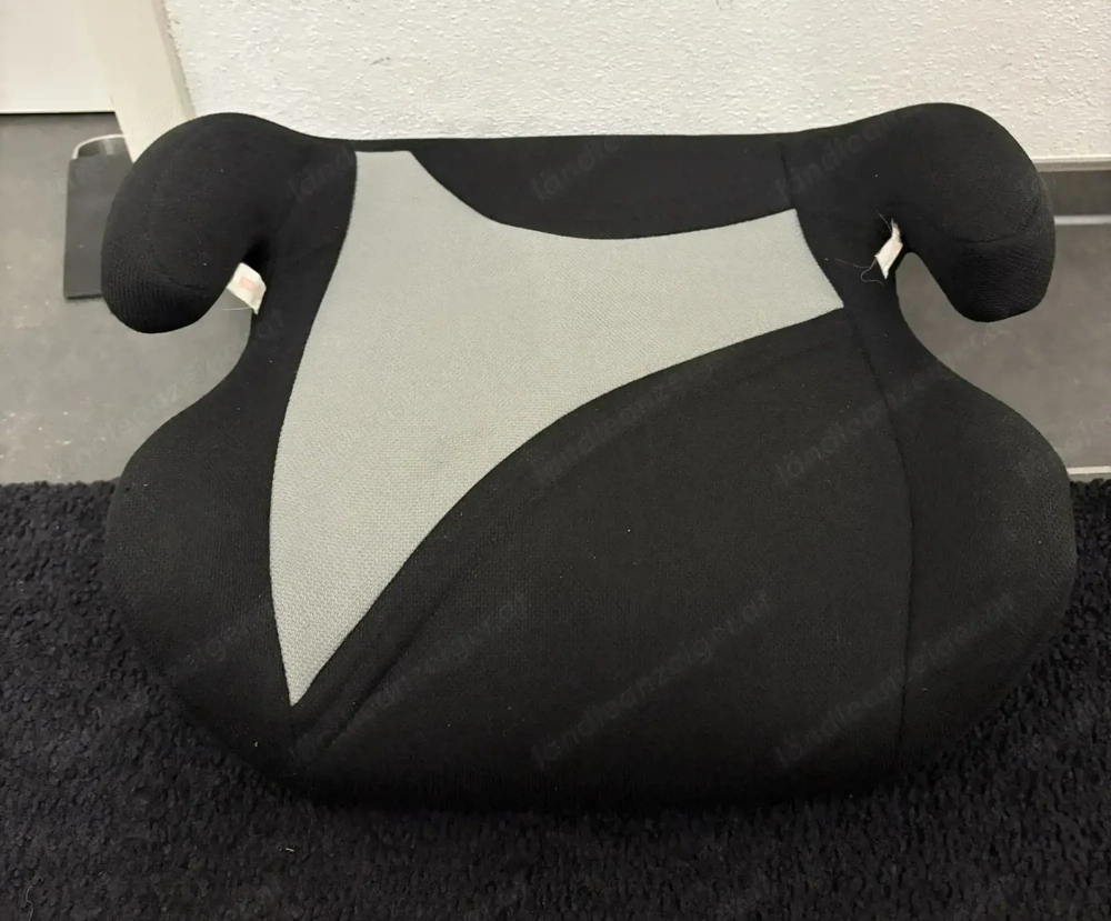 Sitzerhöhung Kinder fürs Auto (2 St. je EUR 5,-)