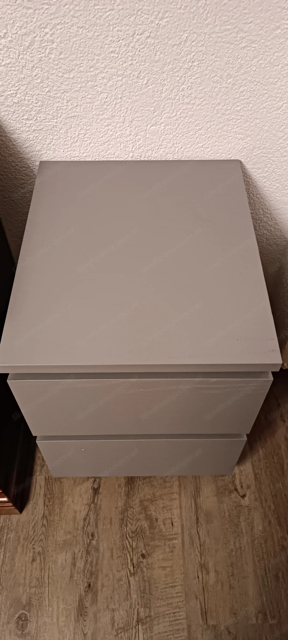 2 Graue Nachtschränkchen 