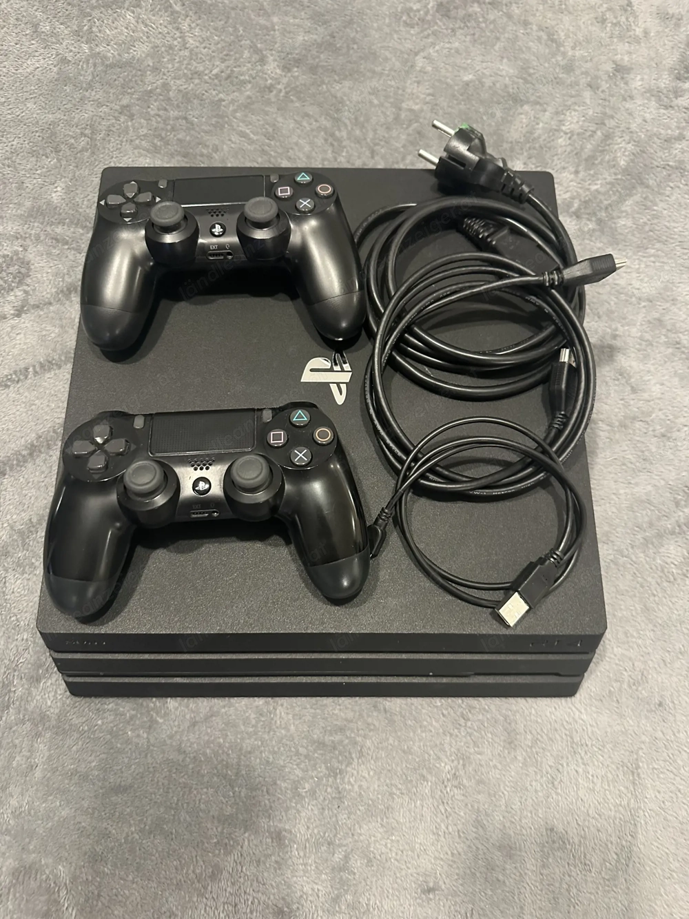 PlayStation 4 Pro inklusive 2x DualShock 4 Controller