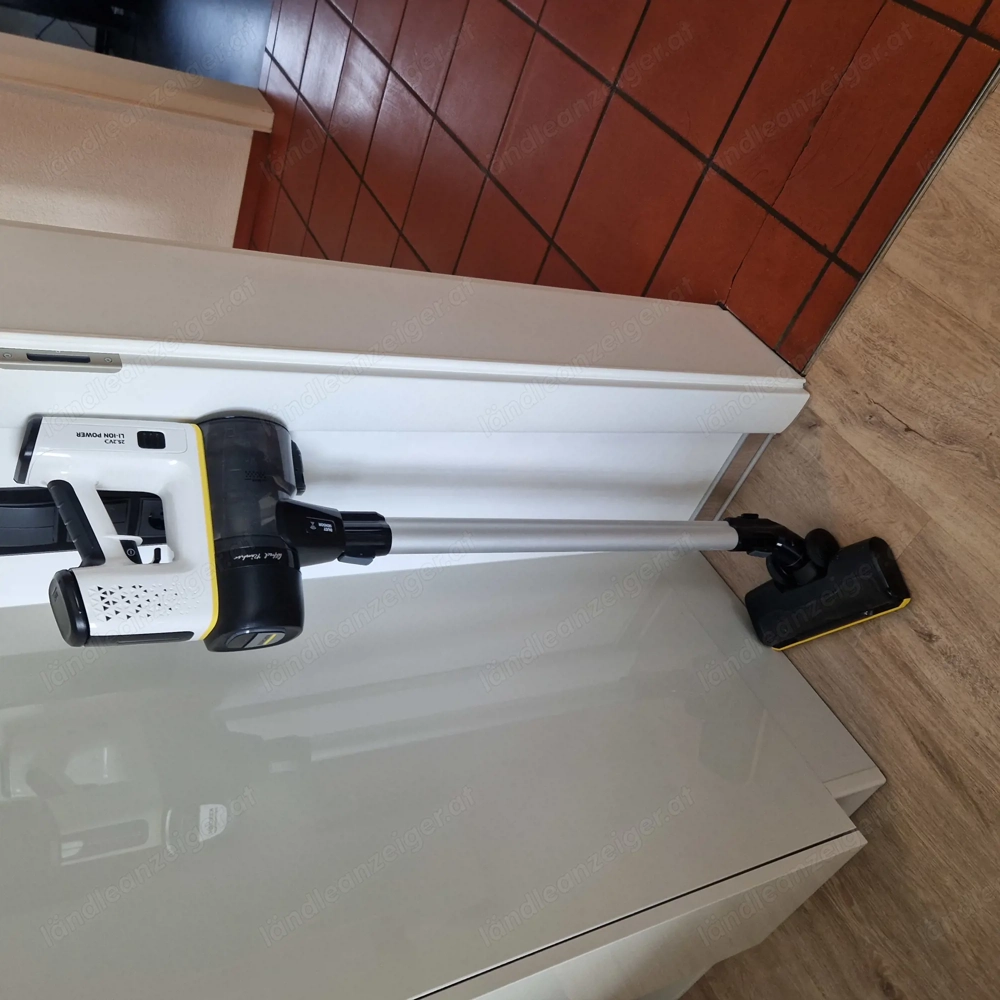 Kärcher VC 7 Akkustaubsauger mit Zubehör und Ersatzakku