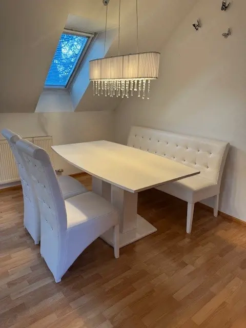 Tischgruppe Esszimmer bestehend aus Tisch, Bank und 2 Stühlen, weiß