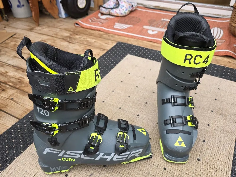 Fischer Skischuh RC4