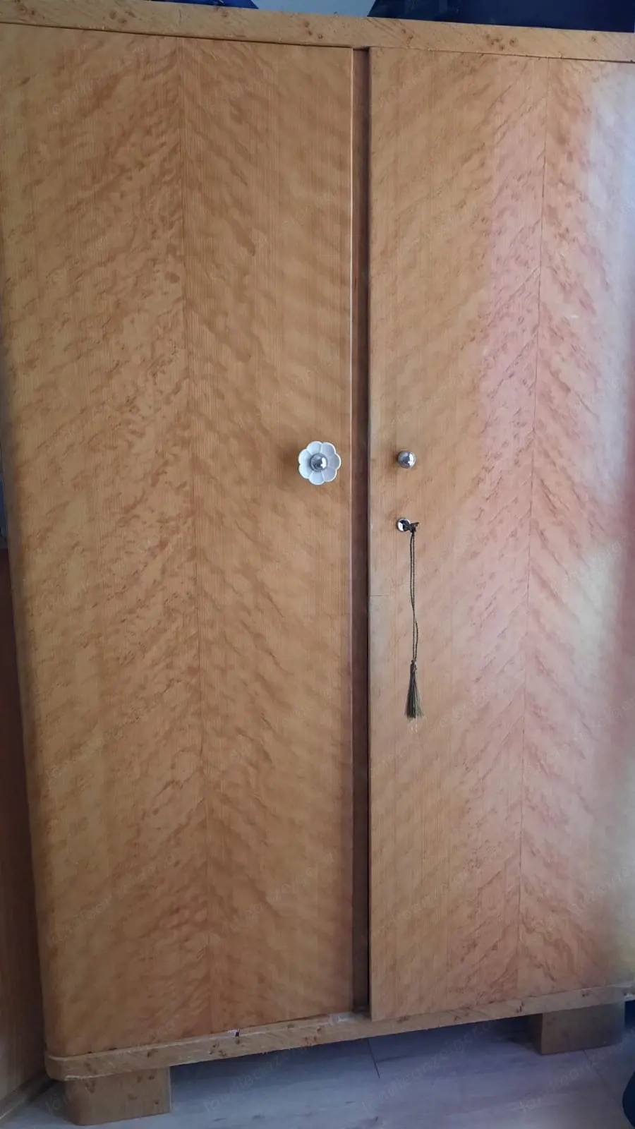 2x alte Kleiderschränke Kästen