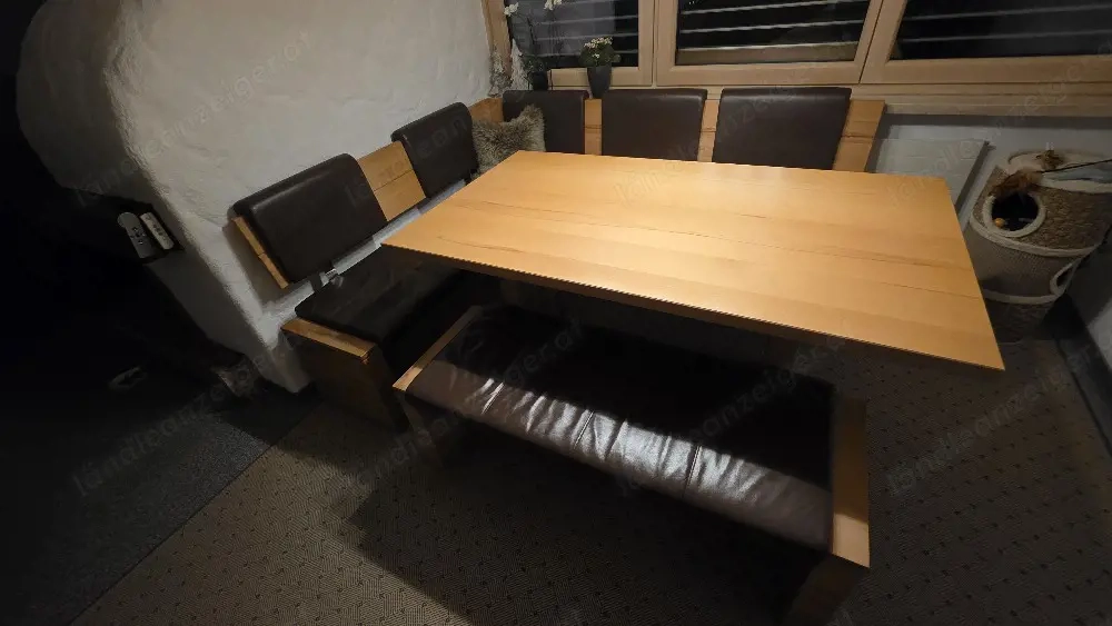 Esszimmer, Tisch und Eckbank plus Bank