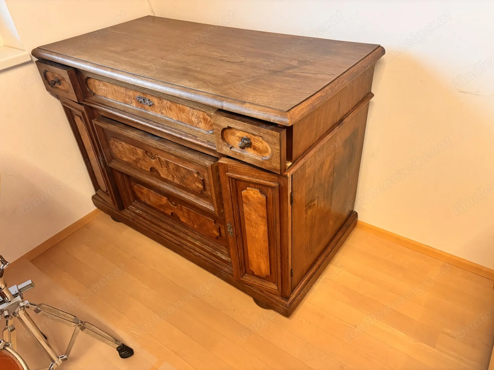 Antiker Kasten (Vollholz)