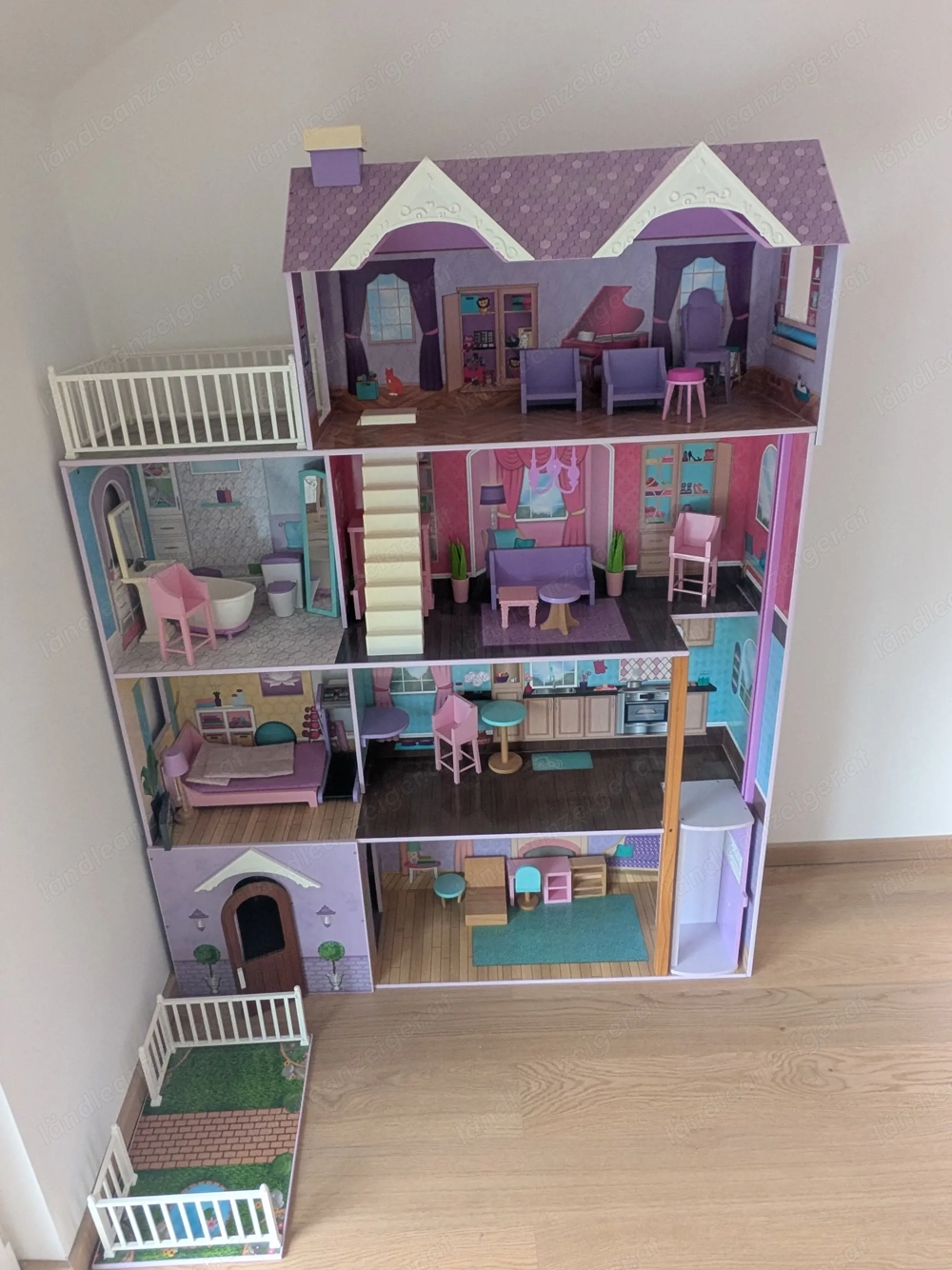 Großes Puppenhaus für Kinder