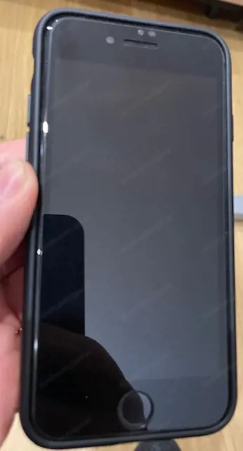 Iphon 8 mit Panzerglas und Schutzhülle schwarz Topzustand