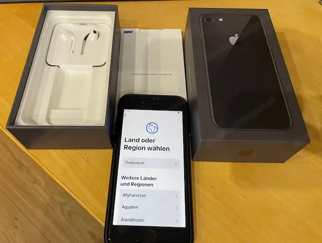 Iphon 8 mit Panzerglas und Schutzhülle schwarz Topzustand