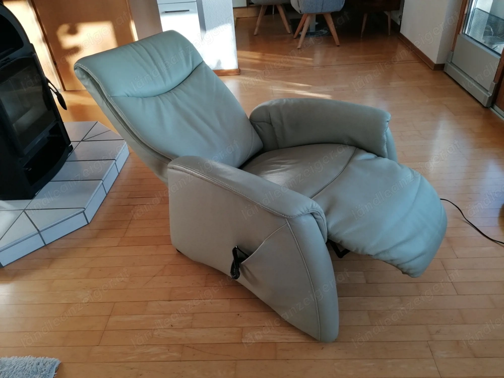 Lederfernsehsessel mit Rollen, elektr. verstellbar